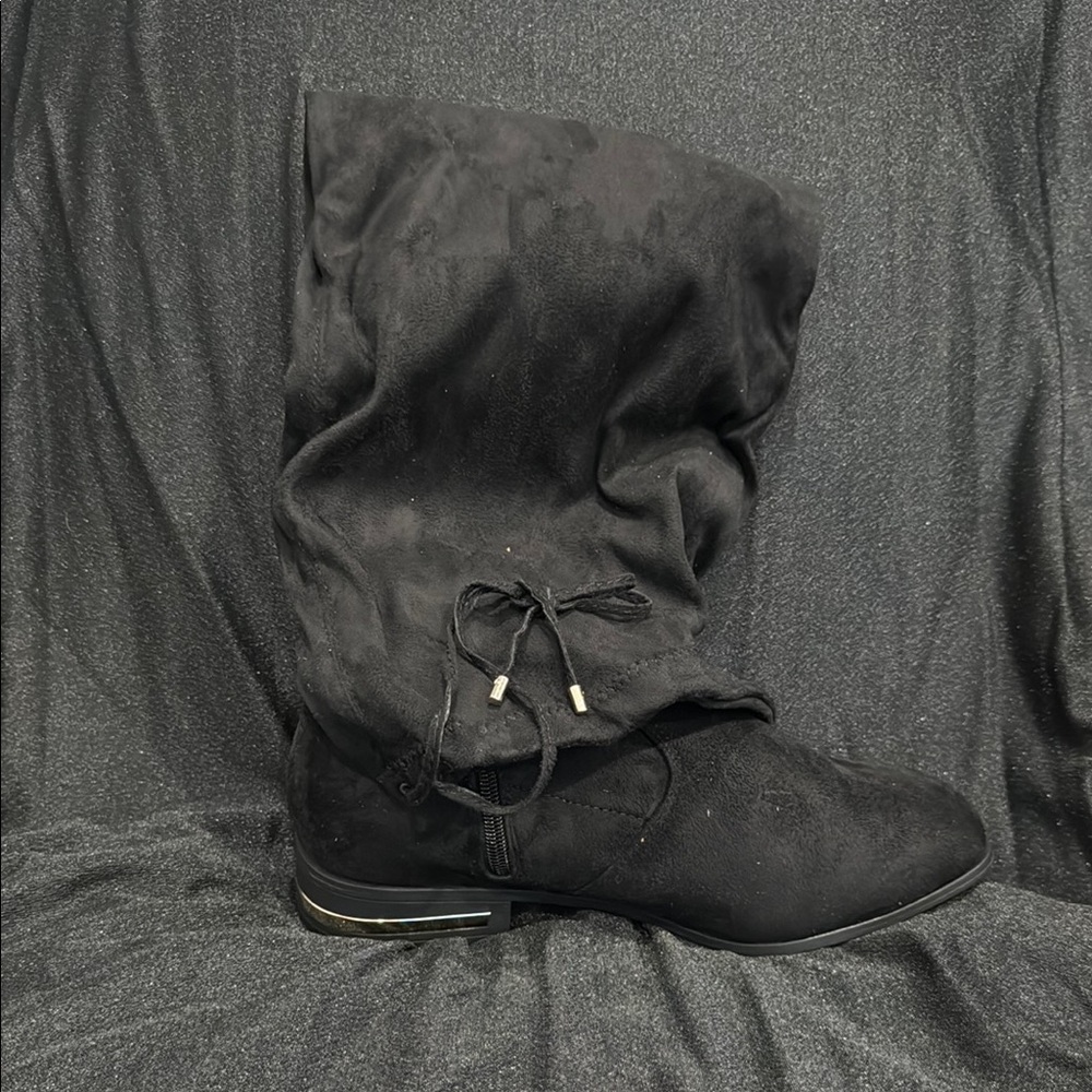 Shoe Dazzle Black Winter Boots with Slouchy Design